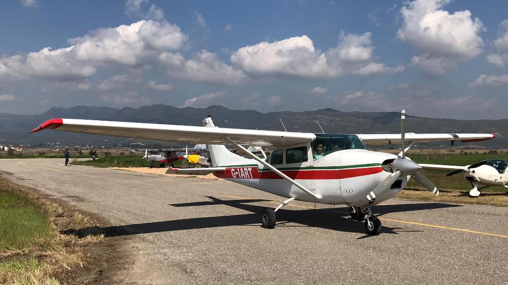 Το αεροπλάνο της Αερολέσχης Αττικής, μετά την προσγείωση από τον αγώνα στο Μεσολόγγι