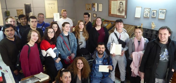 Νέοι από το Ηνωμένο Βασίλειο και την Ελλάδα επισκέφτηκαν το Εργαστήριο Αγωγής για το Βιβλίο «Βιβλιολογείον» της Παιδαγωγικής Σχολής