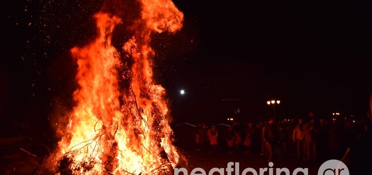 Η μικρή φωτιά της πλατείας Ηρώων (video, pics)
