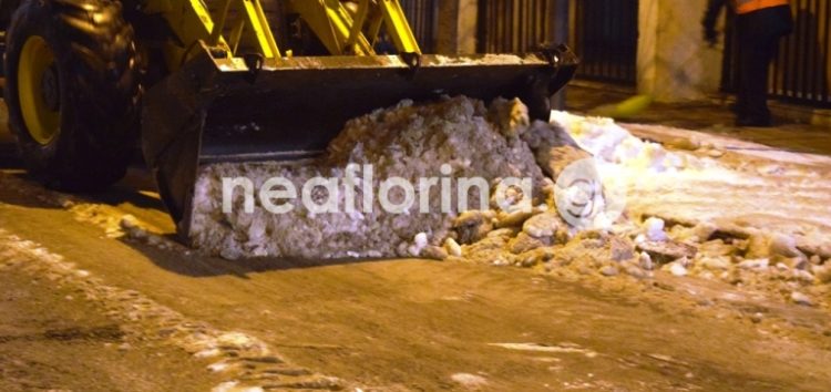 Εργασίες καθαρισμού / άρσης χιονιών σε κεντρικές οδούς της πόλης της Φλώρινας την Κυριακή 16 Ιανουαρίου