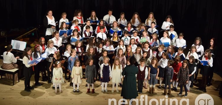 Συναυλία της παιδικής χορωδίας «Δημήτρης Λιώτσης» του «Αριστοτέλη» για την 28η Οκτωβρίου (video, pics)