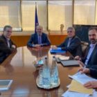 Ξεκινάει δουλειά η Διυπουργική για την απολιγνιτοποίηση – Συνάντηση Χατζηδάκη και Θωμά με τους «ενεργειακούς» δημάρχους