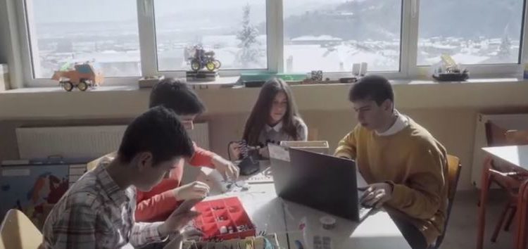 Ο όμιλος ρομποτικής «Μικροί Χάκερ» του Πειραματικού Δημοτικού Σχολείου Φλώρινας στη διαφήμιση του ιδρύματος Vodafone (video)