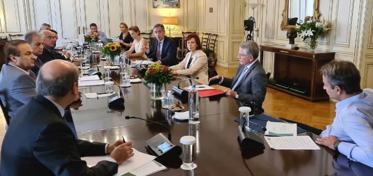 Ο Γιάννης Αντωνιάδης στη σύσκεψη υπό τον πρωθυπουργό Κυριάκο Μητσοτάκη για την πορεία του προγράμματος της μεταλιγνιτικής περιόδου