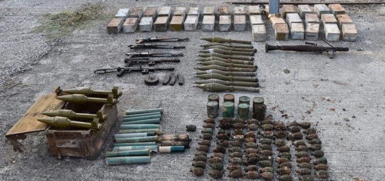 Μεγάλες ποσότητες πολεμικού υλικού βρέθηκαν θαμμένες σε χώρο αποθήκευσης στην Καστοριά (video, pics)