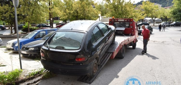 Απομακρύνονται τα εγκαταλελειμμένα αυτοκίνητα από τους δρόμους της Φλώρινας (pics)