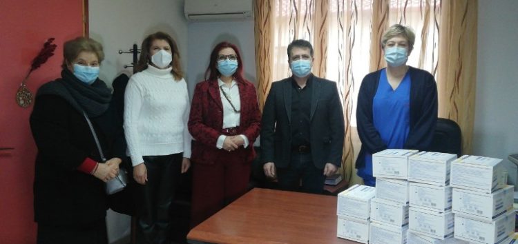 Το Λύκειο Ελληνίδων Φλώρινας παρέδωσε στο Νοσοκομείο Φλώρινας 700 μάσκες για τις ανάγκες του προσωπικού