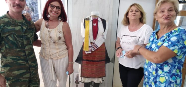 Δωρεά παραδοσιακής φορεσιάς Λυκείου των Ελληνίδων στο στρατόπεδο Παπαπέτρου Αμυνταίου (pics)