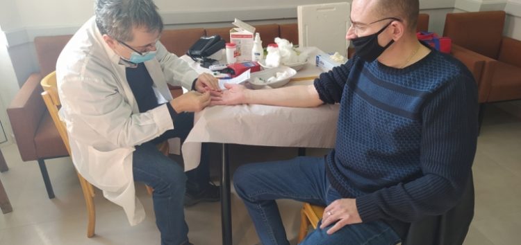 Δεκάδες πολίτες συμμετείχαν στην εθελοντική αιμοδοσία που διοργάνωσαν ο Δήμος Φλώρινας και ο Ελληνικός Ερυθρός Σταυρός