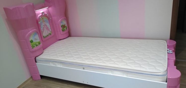 Πωλείται παιδικό κρεβάτι μαζί με στρώμα