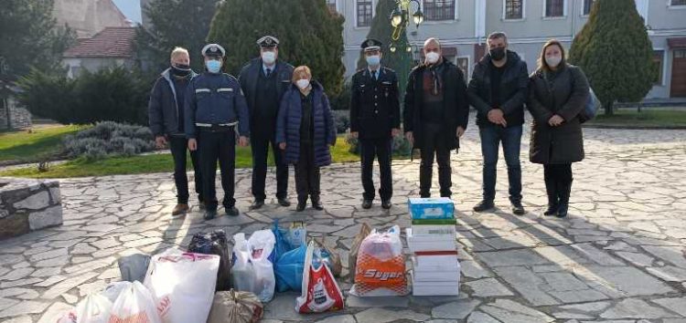 Στο πλαίσιο εορτασμού των Χριστουγέννων και του Νέου Έτους, οι Αστυνομικές Υπηρεσίες της Δυτικής Μακεδονίας συγκέντρωσαν εθελοντικά διάφορα είδη, τα οποία προσφέρθηκαν σε Ιδρύματα και φορείς
