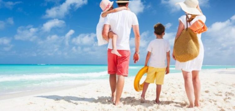 Άνοιξαν οι αιτήσεις για διακοπές με voucher 150 έως 300 ευρώ για διακοπές σε Β. Εύβοια και Σάμο