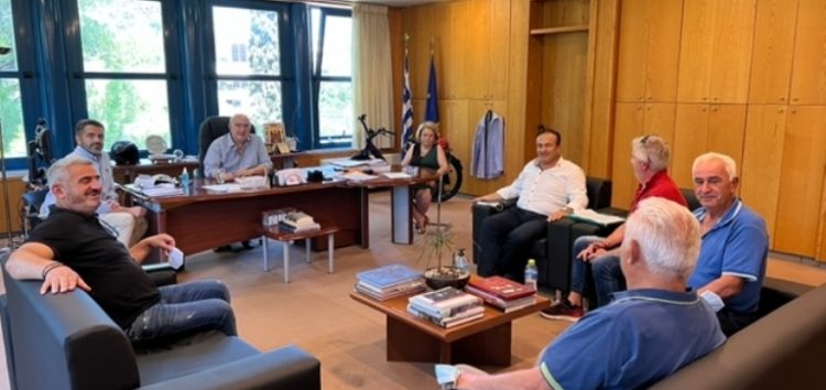 Συνάντηση του βουλευτή Γ. Αντωνιάδη και εκπροσώπων ΤΑΧΙ της κοινότητας Κρυσταλλοπηγής με τον υφυπουργό Μεταφορών Μ. Παπαδόπουλο