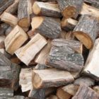 Κοπή και τοποθέτηση ξύλων