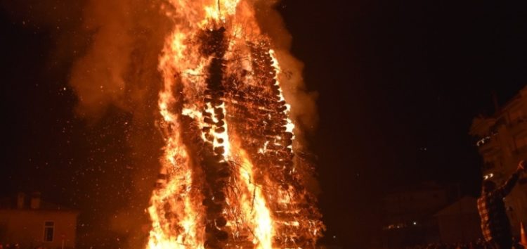 Χιλιάδες κάτοικοι και επισκέπτες συμμετείχαν στο άναμμα των Φωτιών της Φλώρινας (video, pics)
