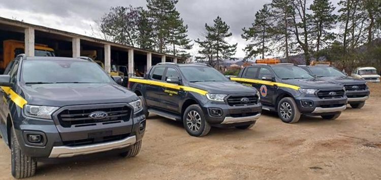 Παραδόθηκαν τέσσερα νέα ημιφορτηγά (pick-up) οχημάτων 4×4 στον Δήμο Φλώρινας