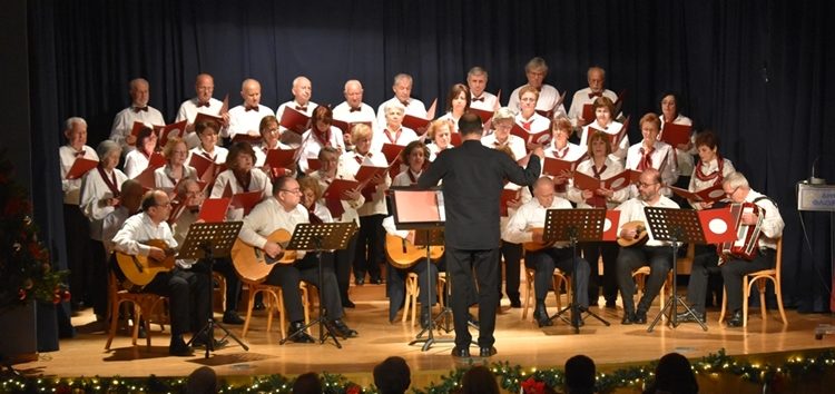 Με την χορωδία του ΚΑΠΗ και το Ωδείο συνεχίστηκαν οι Χριστουγεννιάτικες εκδηλώσεις του Δήμου Φλώρινας (video, pics)