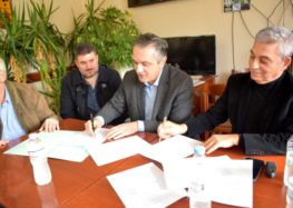 Υπογράφηκε η σύμβαση για την εκπόνηση μελέτης του αναδασμού Αγροκτήματος Αρμενοχωρίου (video, pics)