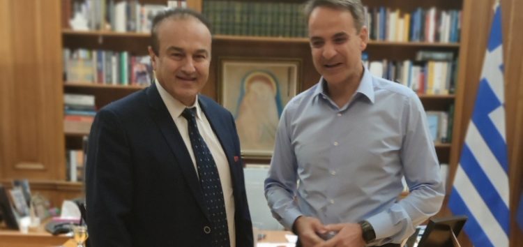 Συνάντηση του πρωθυπουργού Κ. Μητσοτάκη με τον βουλευτή Φλώρινας Γ. Αντωνιάδη στο Μέγαρο Μαξίμου