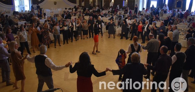 Ο αποκριάτικος χορός του Συλλόγου Κιουταχειωτών – Μικρασιατών Φλώρινας (video, pics)