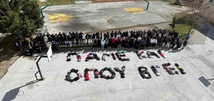 Μαθητές της Φλώρινας στέλνουν το δικό τους μήνυμα για το τραγικό δυστύχημα στα Τέμπη (pics)