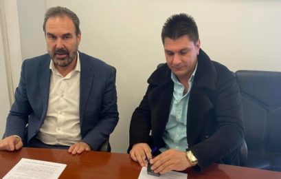 Υπογραφή σύμβασης του έργου «Αποκαταστάσεις – συντηρήσεις αθλητικών χώρων, αθλητικού εξοπλισμού, επισκευή σχολικών μονάδων και κατασκευή ραμπών και χώρων υγιεινής για την πρόσβαση και την εξυπηρέτηση ΑΜΕΑ σε σχολικές μονάδες»