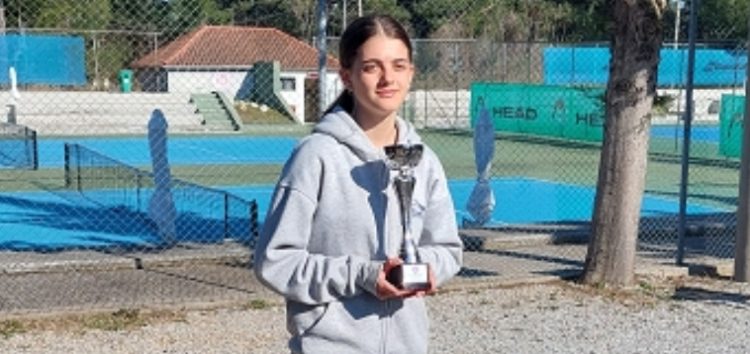Κύπελλο για την αθλήτρια Σοφία Δανιηλίδου της Ομάδα τένις της Λέσχης Πολιτισμού Φλώρινας