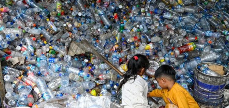Πλαστική ρύπανση: Παρίσι, προς την κατεύθυνση για μια διεθνή συνθήκη