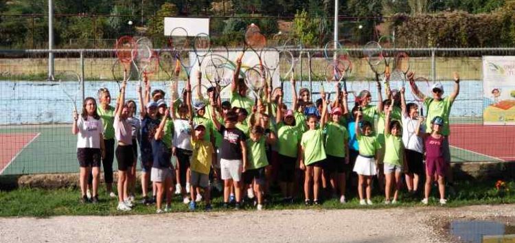 Συνεχίζονται και αυτή την εβδομάδα τα δωρεάν μαθήματα τένις από την ομάδα της Λέσχης Πολιτισμού Φλώρινας