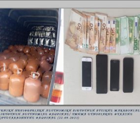 Συνελήφθησαν δύο άτομα σε περιοχή της Φλώρινας, για παράνομη μεταφορά 149 φιαλών που περιείχαν ψυκτικό υγρό (φρέον), βάρους άνω του 1,5 τόνου