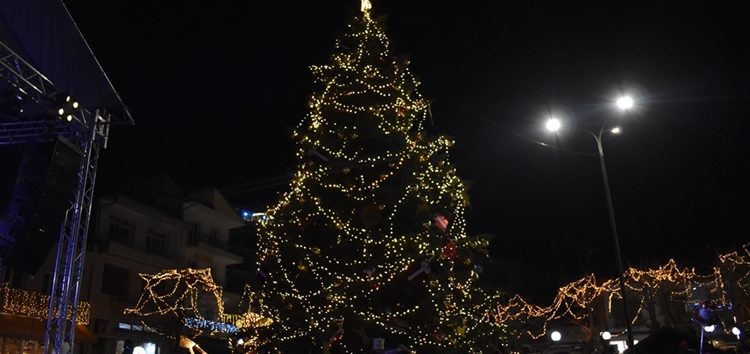 Άναψε το Χριστουγεννιάτικο Δέντρο της Φλώρινας (video, pics)