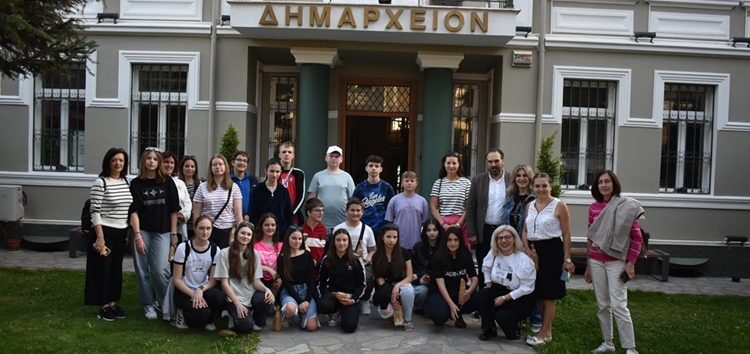 Μαθητές και εκπαιδευτικοί από το 1ο Γυμνάσιο Φλώρινας και από σχολείο της Πολωνίας επισκέφτηκαν τον Δήμαρχο Φλώρινας (pics)